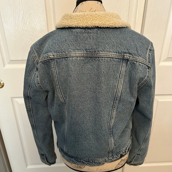Levi Strauss Denim  Women’s Jacket with Sherpa Interior - Picture 4 of 11